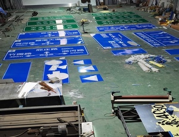 张家界张家界道路交通标志牌